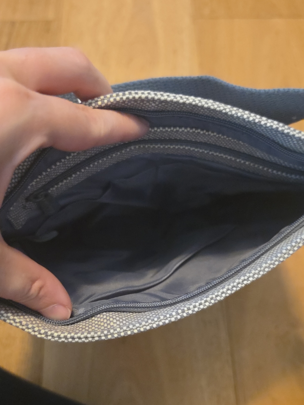 Thirty-One Organizing Shoulder Bag - Picture 4 of 4